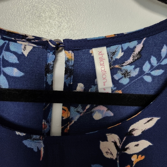 Top - Picture 2 of 2